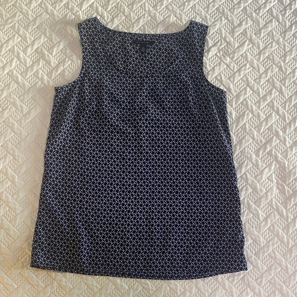 Tommy Hilfiger Women’s Size SP Navy and White Geometric Classic Sleeveless Top
